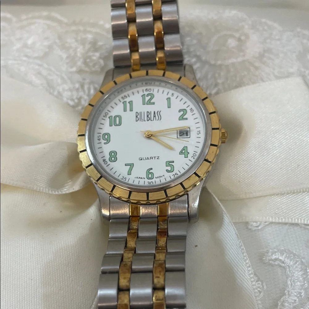 bill blass Silver Stainless Steel Watch Caseback Size 7, face 1.75 Need Battery